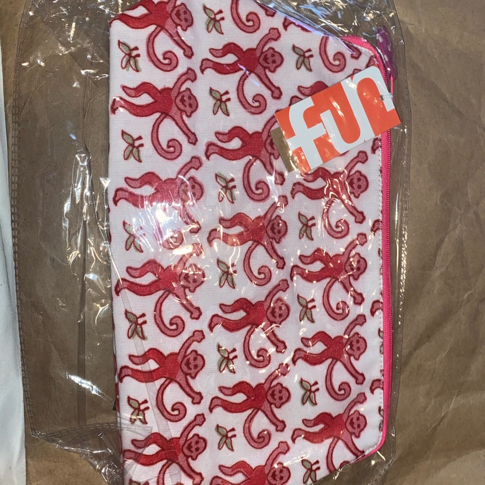 Brand new Roberta Roller Rabbit large makeup bag.